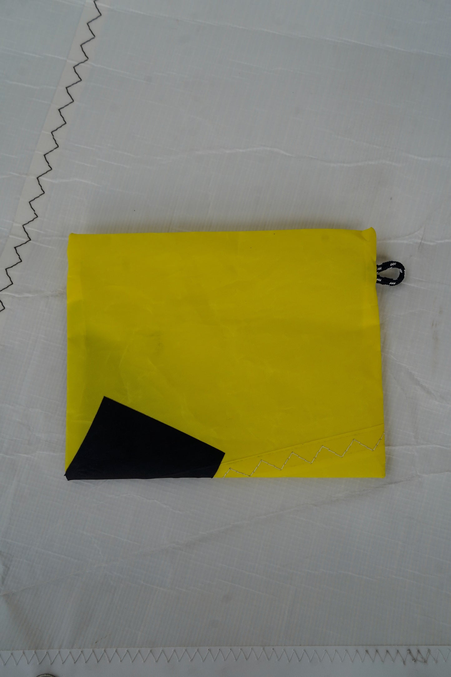 Pochette zippée jaune native