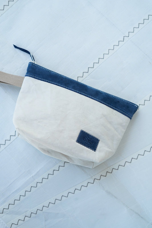 Trousse de toilette "Les Grands Classiques" · Cuir bleu marine