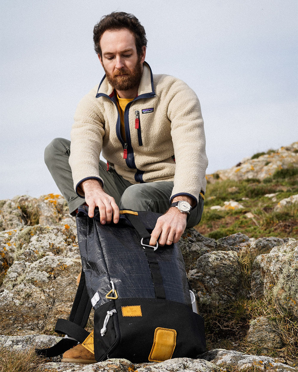 Sac à dos Dinghy · Noir et cuir moutarde