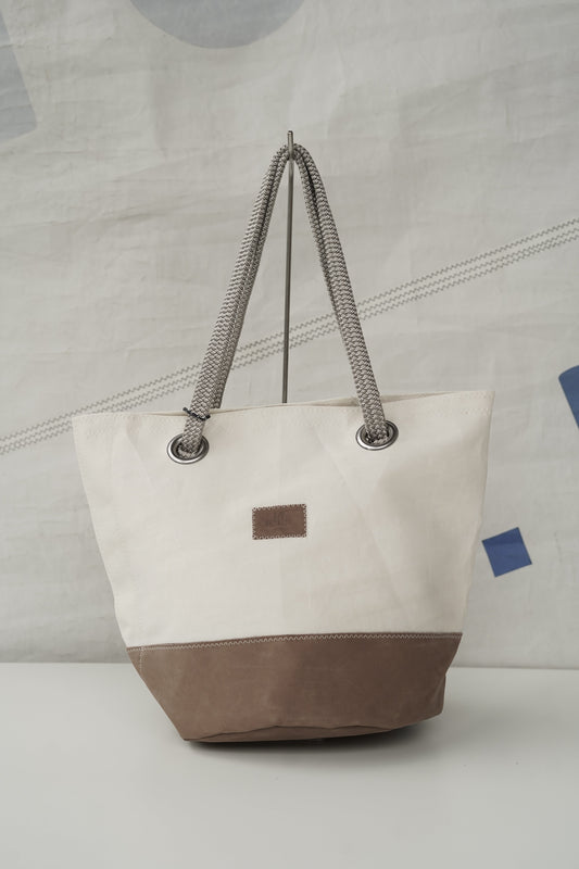 Sac à main Sandy · Cuir chocolat numéro 9 gris