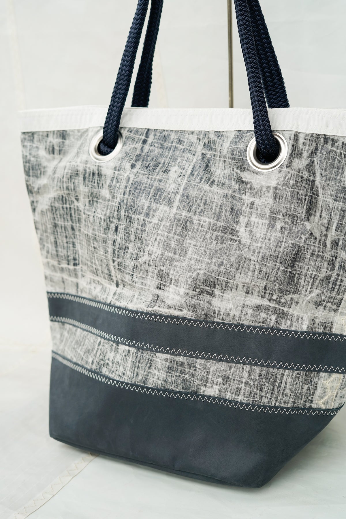 Sac cabas Sam - Base cuir gris et voile technique