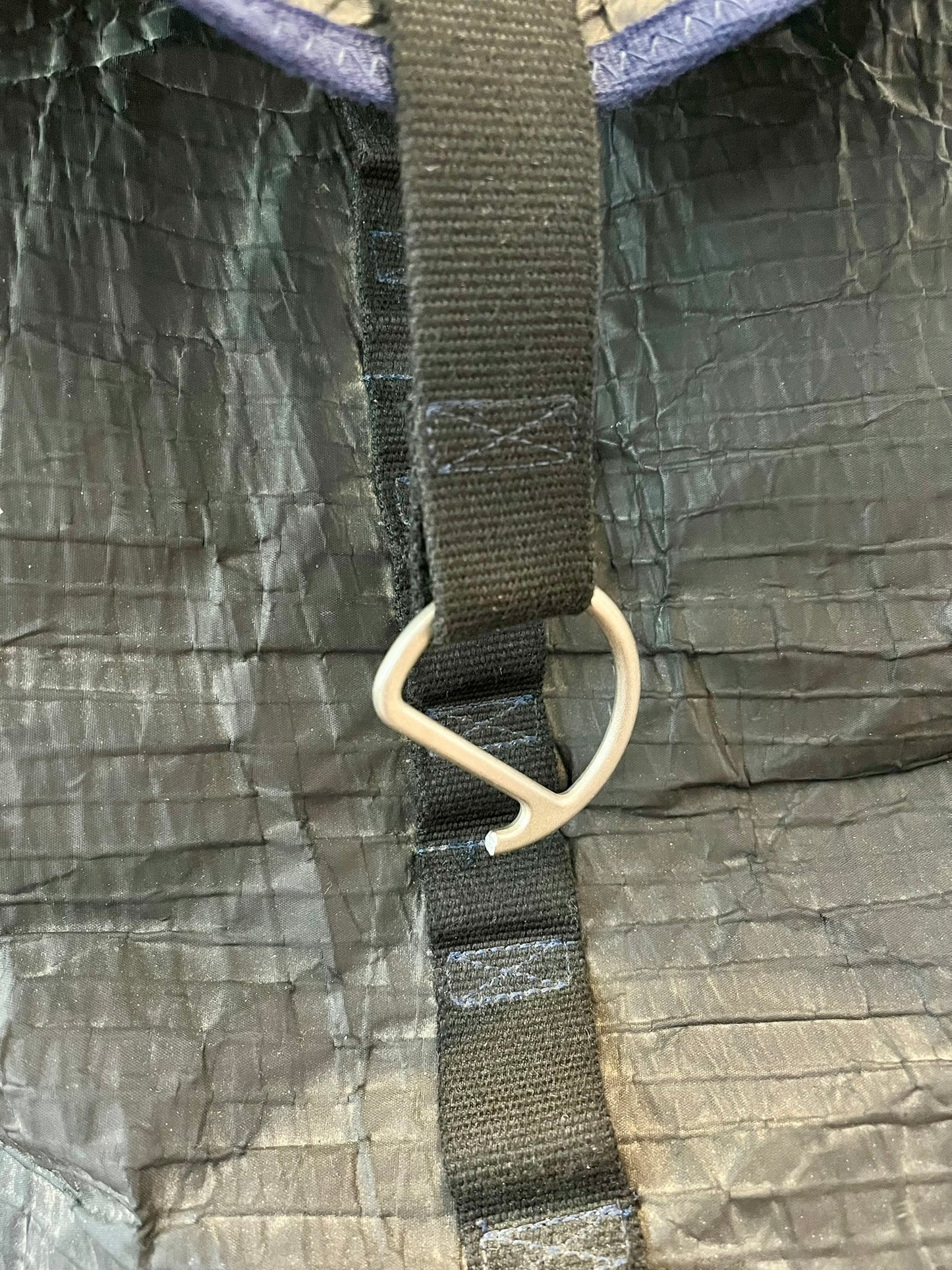 Sac à dos Dinghy · Noir et cuir moutarde