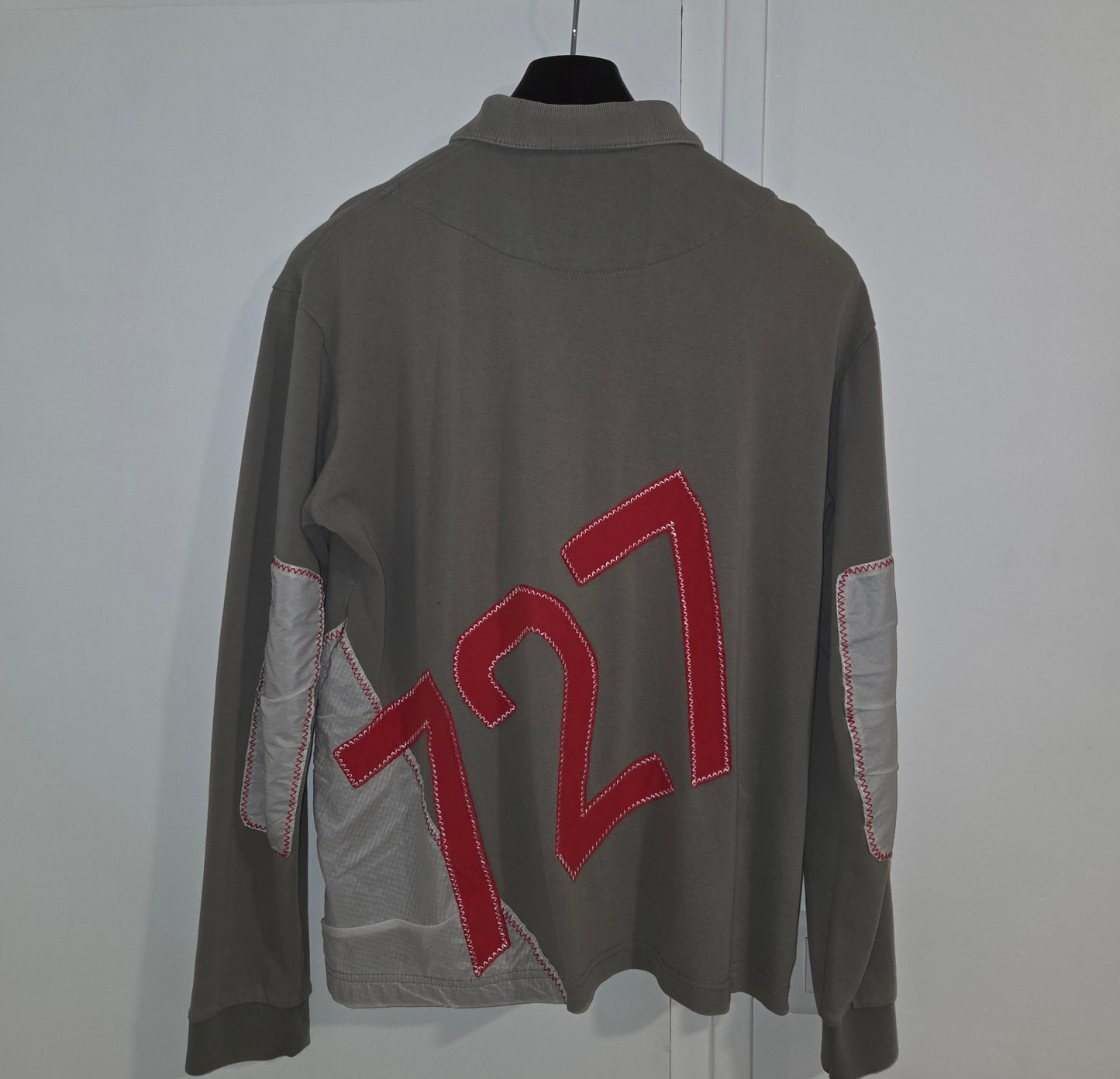 Polo gris chiffre rouge