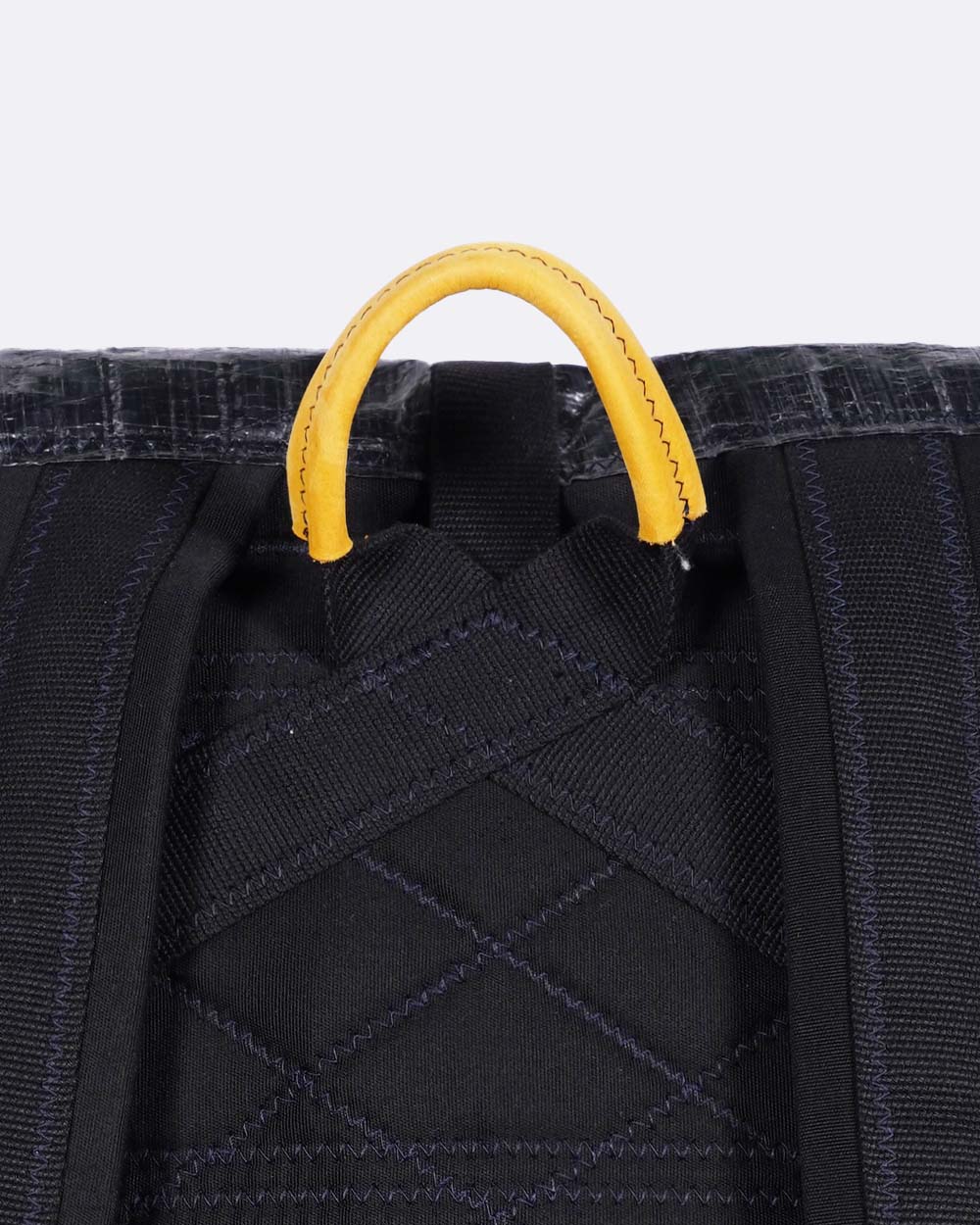 Sac à dos Dinghy · Noir et cuir moutarde