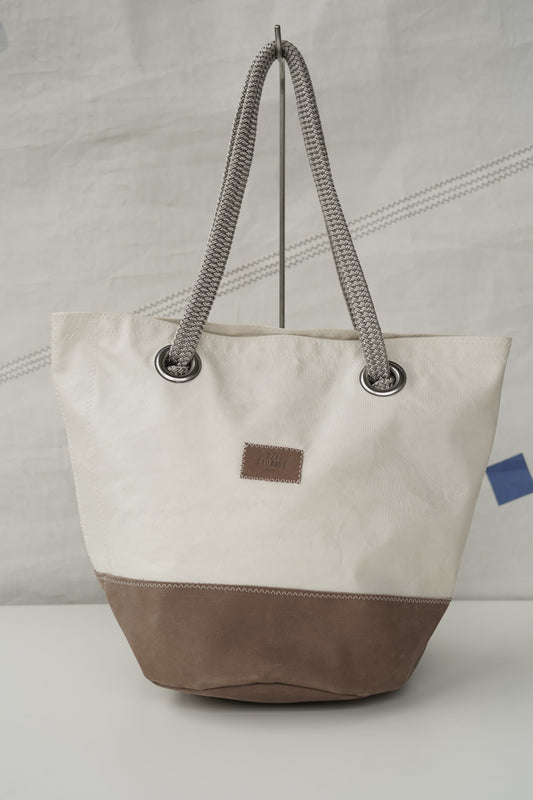 Sac à main Sandy · Cuir chocolat numéro 5 gris