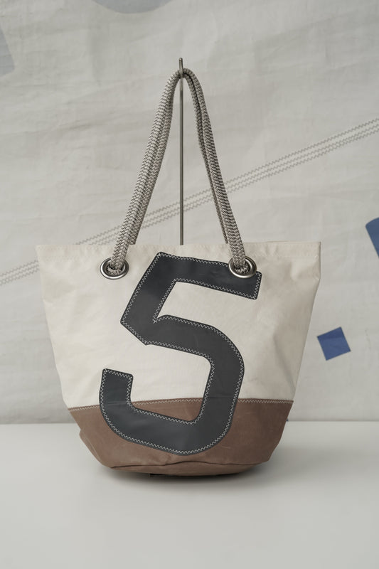 Sac à main Sandy · Cuir chocolat numéro 5 gris