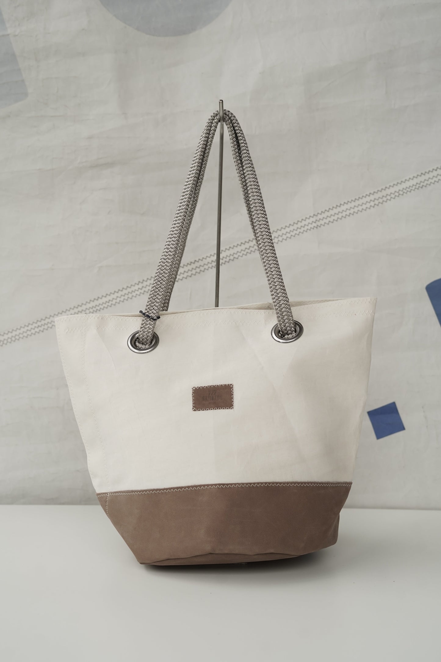 Sac à main Sandy · Cuir chocolat numéro 9 gris