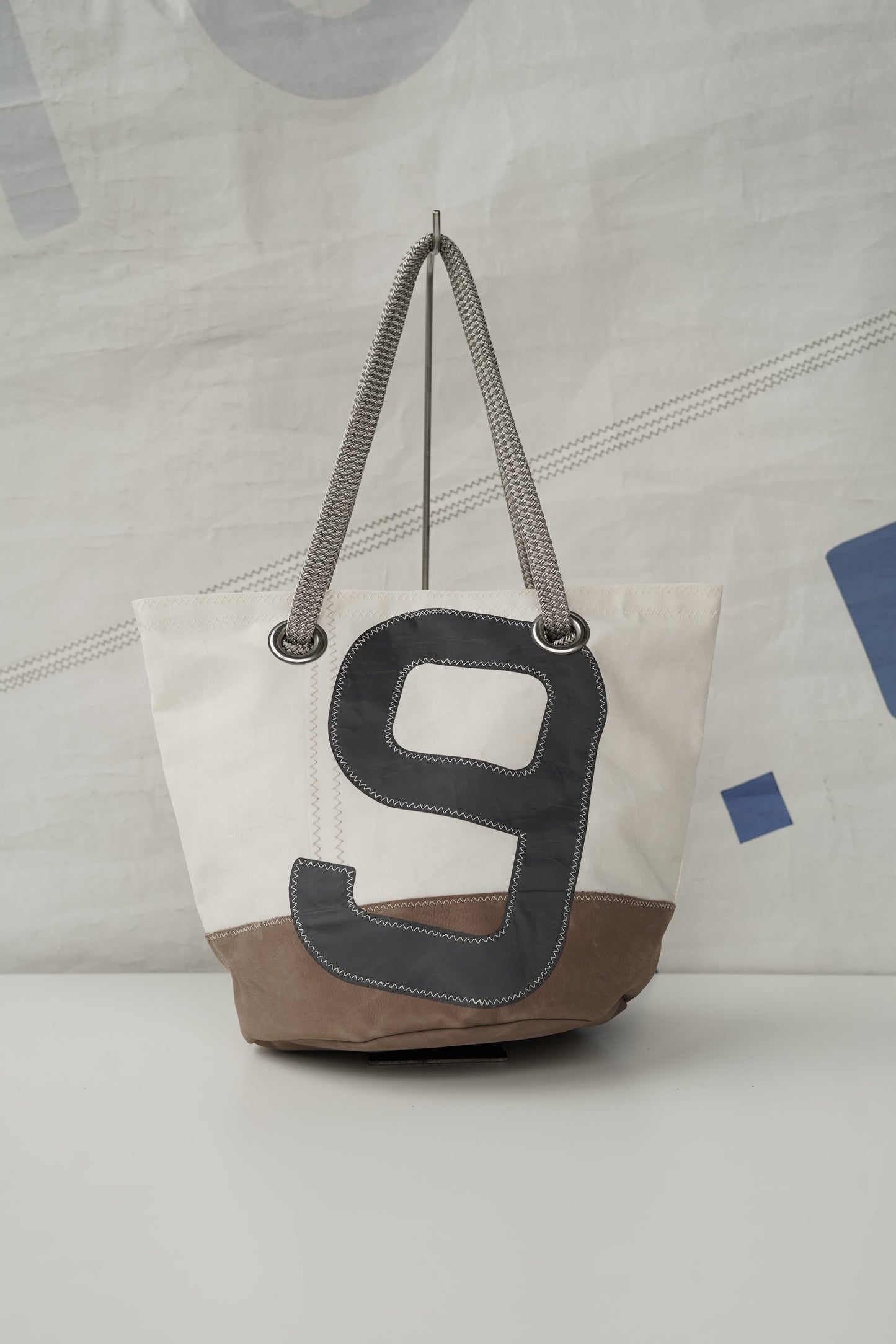 Sac à main Sandy · Cuir chocolat numéro 9 gris