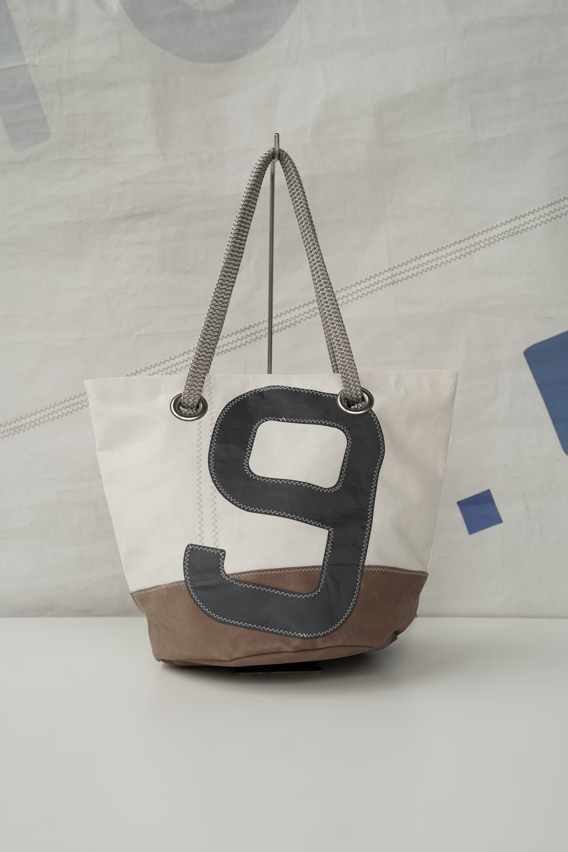 Sac à main Sandy · Cuir chocolat numéro 9 gris