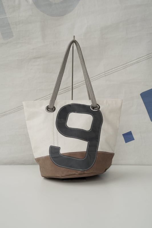 Sac à main Sandy · Cuir chocolat numéro 9 gris