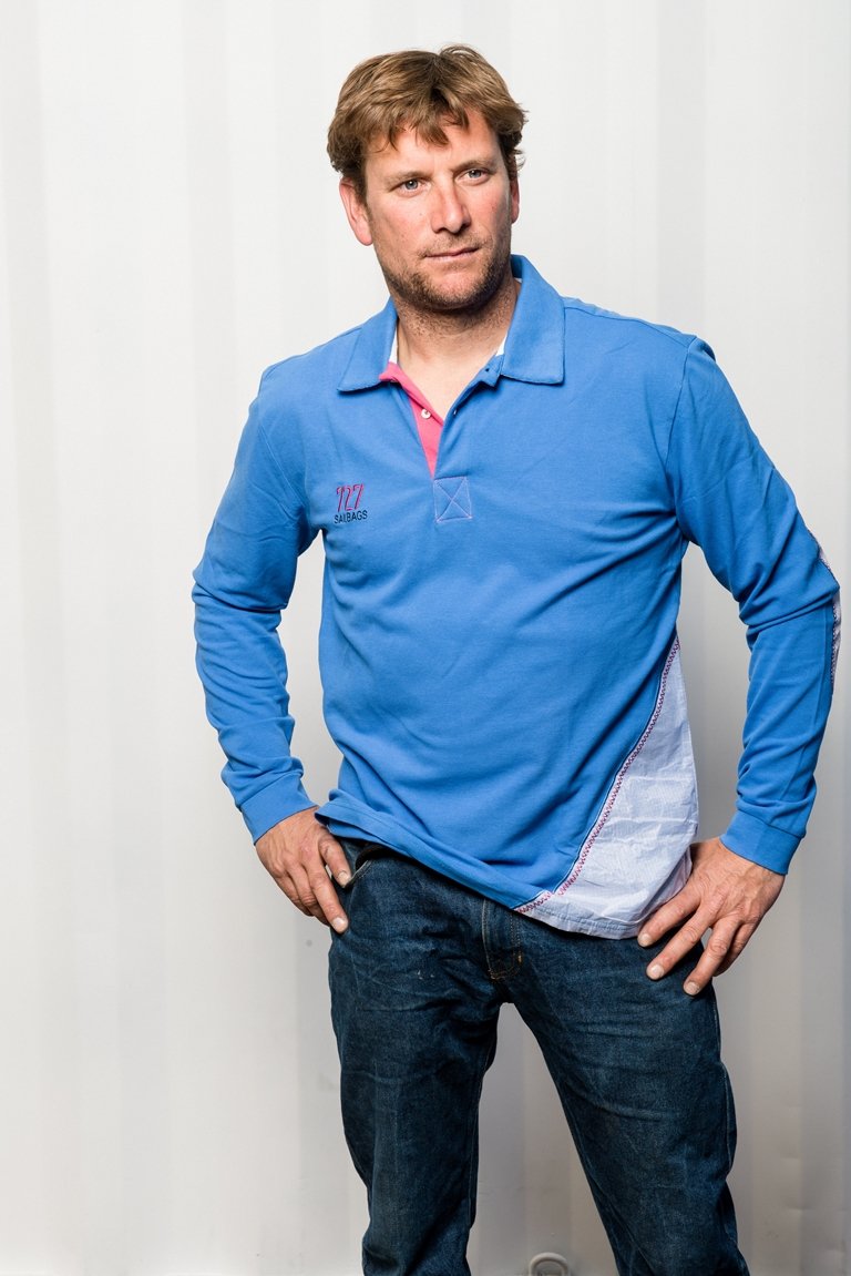 Polo bleu chiffre rose